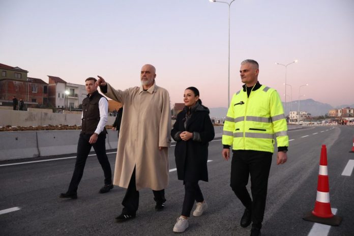 Unaza e Madhe e Tiranës hapet për qarkullimin e mjeteve