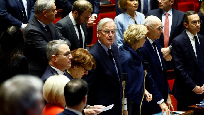 Kryeministri francez, Michel Barnier, dhe anëtarët e Qeverisë franceze marrin pjesë në seancën ë Asamblenë Kombëtare në Paris, Francë, 3 dhjetor 2024.
