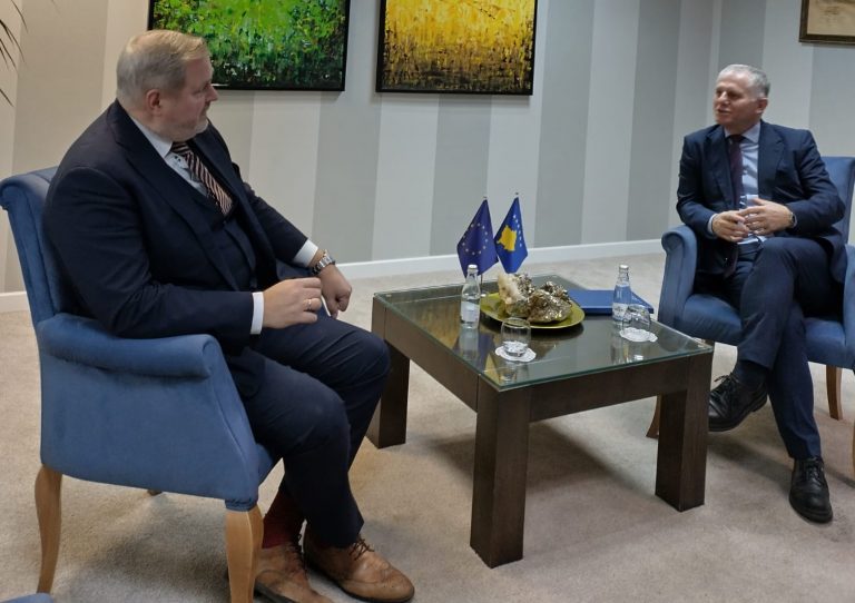 Terras takon Bislimin, jep detaje rreth diskutimeve