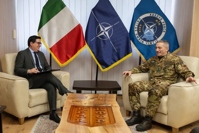 Komandanti i KFOR-it takon përfaqësuesin e UNDP-së