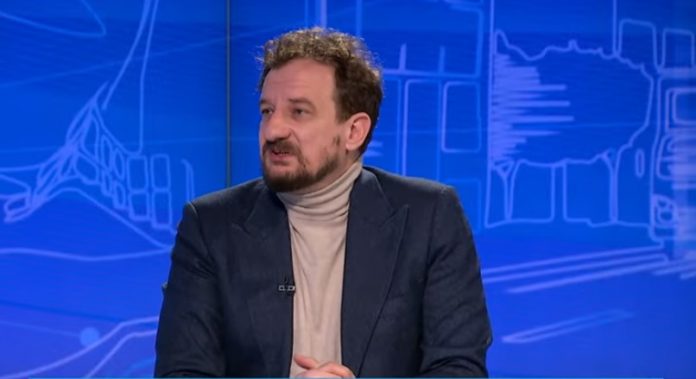 Sekretari për marrëdhënie me jashtë i Partisë Demokratike të Kosovës, Bernard Nikaj