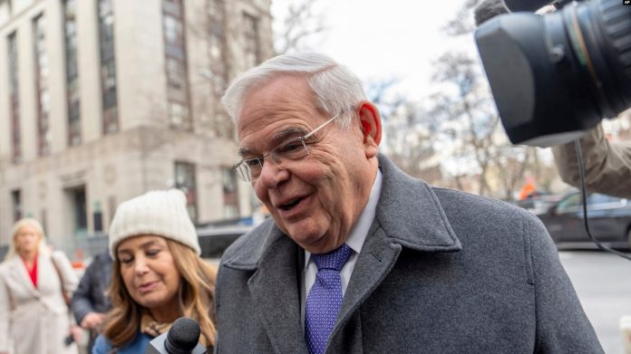 Ish-senatori Bob Menendez