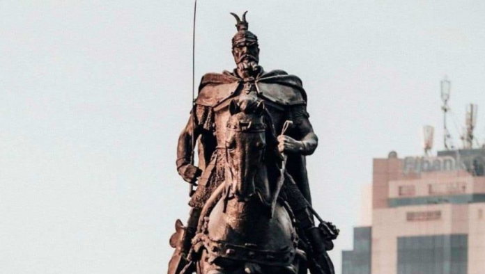 Bashkia e Tiranës nis punën për vendosjen e statujës së Skënderbeut në Paris