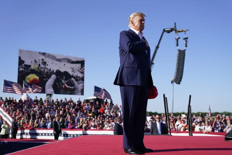 Si Trump e ktheu përmbys historinë e dhunshme të 6 Janarit
