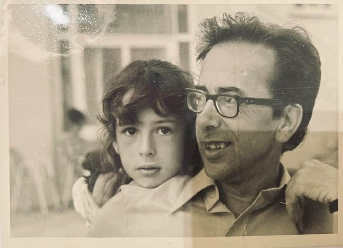 Vajza e Ismail Kadaresë ndan një foto të rrallë me të atin