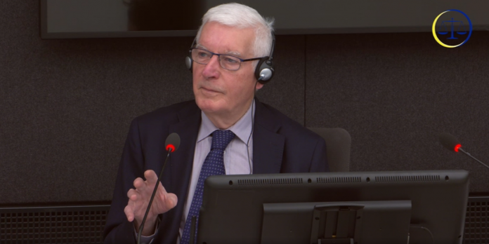 Eksperti i mjekësisë ligjore, John Clarke