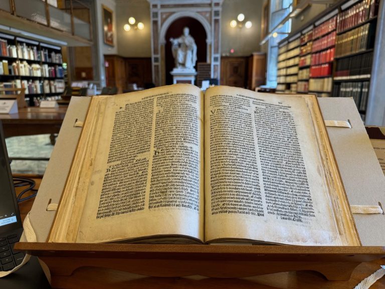 Shënohet 570-vjetori i librit “Meshari” i Gjon Buzukut