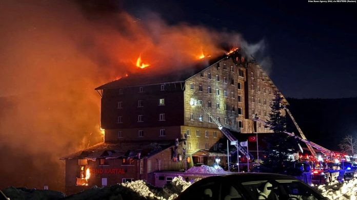 Zjarri në hotelin “Grand Kartal” në resortin 