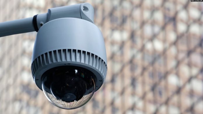 Një kamerë vëzhguese. Fotografi ilustruese.