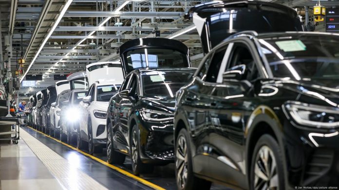 Industria e automjetee në krizë