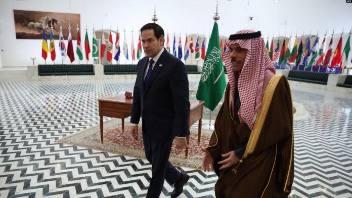 Sekretari amerikan i Shtetit Marco Rubio dhe ministri i Jashtëm i Arabisë Saudite, Faisal bin Riad, Arabi Saudite, 17 shkurt, 2025