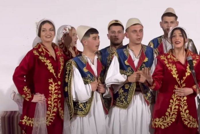 “Sofra Çame”, koncert me kryefjalë Çamërinë në Sarandë