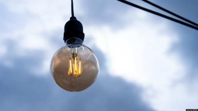 Një poç elektrik në një rrugë të kryeqytetit kosovar.