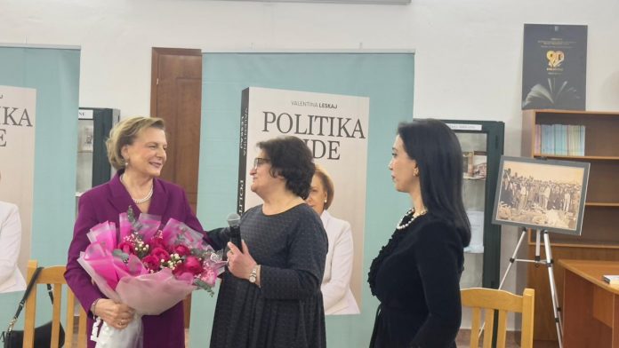 Valentina Leskaj promovoi librin “Politika si Ide”