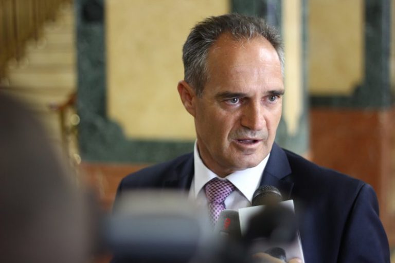 Hasani: Në politikë ka moral, PDK ka gabuar me Lladrovcin