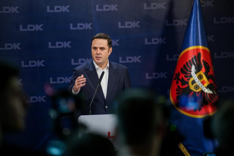 Abdixhiku: LVV-ja pa pikë marre i thotë komandantëve të UÇK-së jeni me Serbinë