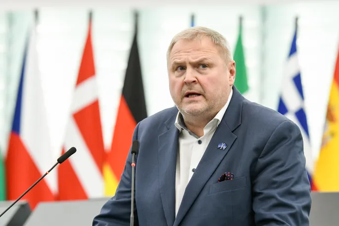 Terras kërkon nga Vuçiq të ndalë ndërhyrjet në proceset zgjedhore të Kosovës