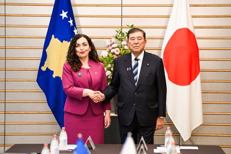 Osmani takohet me kryeministrin e Japonisë