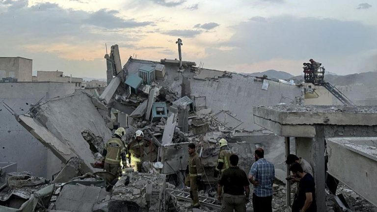 Izrali s’i ndalë sulmet ndaj Iranit, ky i fundit ndërpret bisedimet me SHBA-të