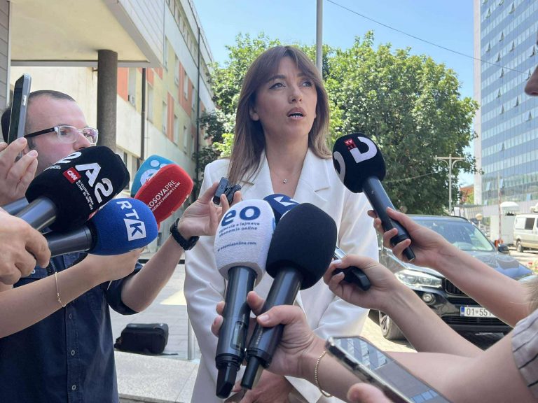 Haxhiu reagon ndaj pyetjes së gazetares: A je gjyqtare, a je prokurore?