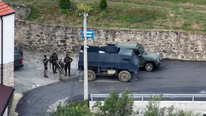 Pjesëtarë të grupit të armatosur të serbëve gjatë sulmit në Banjskë të Zveçanit më 24 shtator 2023.