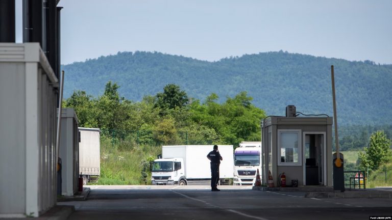 Beogradi pretendon ndalimin e katër serbëve nga Kosova, mes tyre një ish-polic