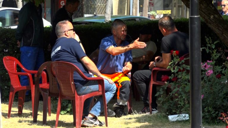 Dita e 23-të e grevës së punëtorëve të “Pastrimit” – vapa e rëndon gjendjen, ka edhe alivanosje