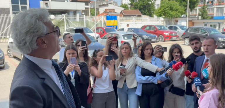 Përplasje nervash para Kuvendit – Zemaj-Kocit: “Hera e parë dhe e fundit që më pengon”