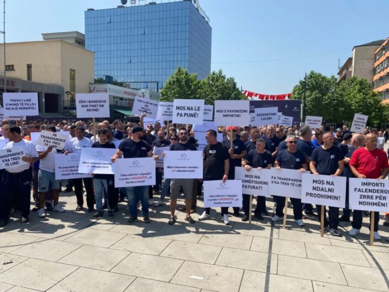 Paralajmërohet mbyllje e bizneseve e largime nga puna pas vendimit të ZRRE-së