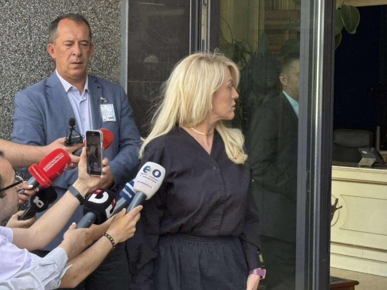 Debat i ashpër mes Kocit dhe Izmakut – fjalë të rënda në hyrje të Kuvendit