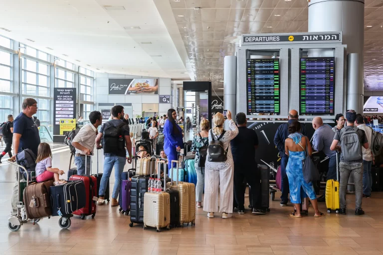 AP: Qytetarë nga Kosova mes të evakuuarve nga Izraeli