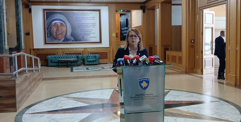 Bajrami “gozhdon” Kusari-Lilën: Po bini në kundërshtim me veten, si nuk paskan efekt masat kur ju vetë i caktoni marzhat?