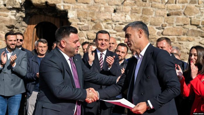 3c714eb0-be2d-4a1b-47fe-08ddfa9ad0a3_w1597_n_r1_s_s