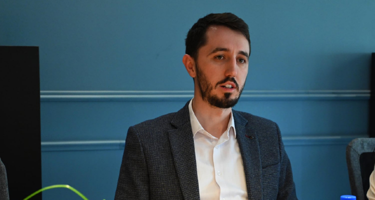 Reagon për herë të parë kryetari i Kamenicës