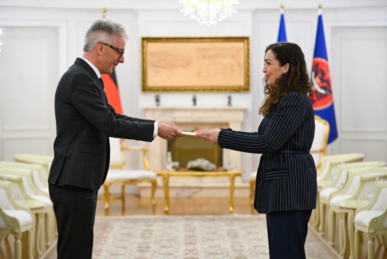 Osmani pranon letrat kredenciale nga ambasadori i ri gjerman, Rainer Rudolph