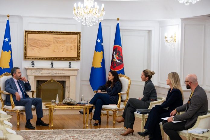 Presidentja-Osmani-priti-ne-takim-Kryesuesin-e-KQZ-se-z.-Kreshnik-Radoniqi-1