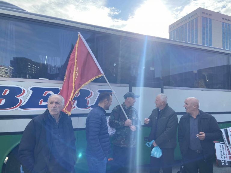 Rreth 60 autobusë do t’i bashkohen protestës në kryeqytetin shqiptar