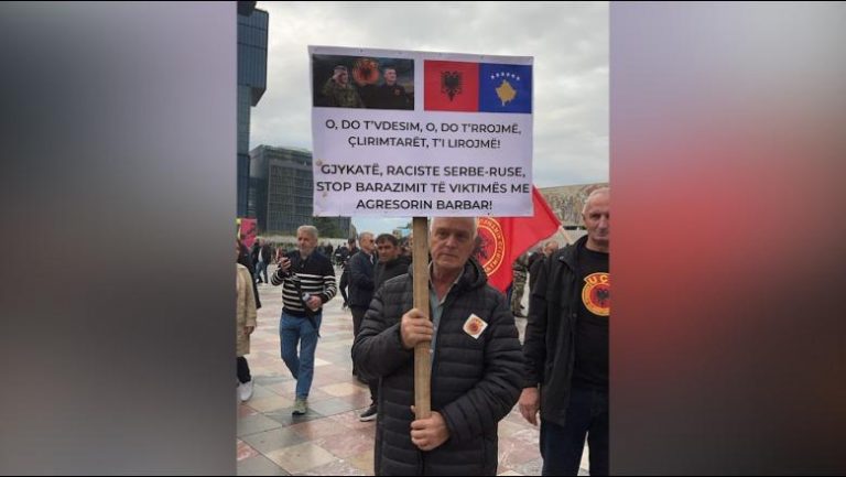 “O do vdesim o do rrojmë, çlirimtarët t’i lirojmë!”, mesazhe nga protesta për UÇK-në