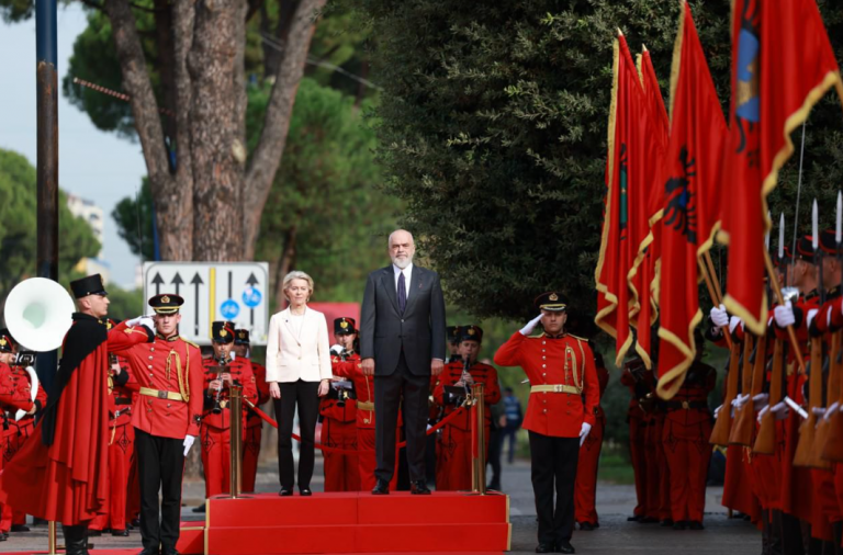 Presidentja e KE-së nis turin ballkanik, arrin në Tiranë