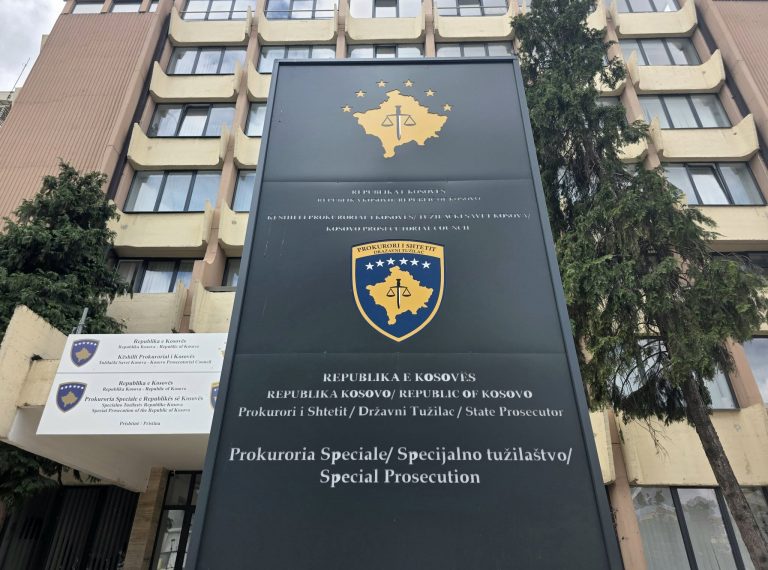 Aktakuzë për krime lufte: R.M dyshohet për vrasjen e 34 shqiptarëve