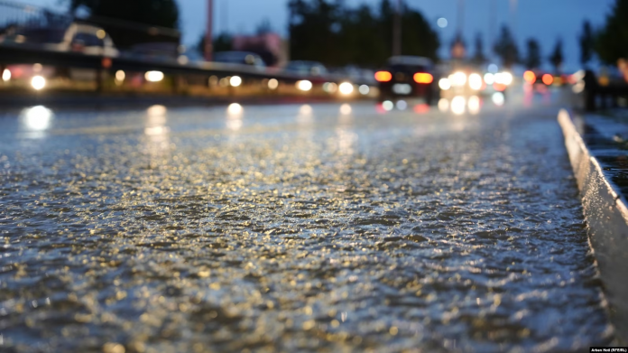 Një rrugë e përmbytur në Prishtinë.