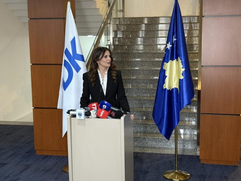 Çitaku i reagon Muratit për vizat: Gazi lotsjellës është kontributi juaj i vetëm