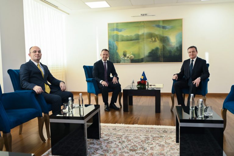 Shkon Peci vjen Demelezi