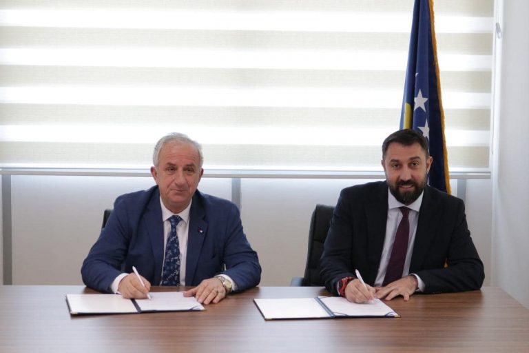 Krasniqi nënshkruan marrëveshje me kryetarët e komunave përfituese