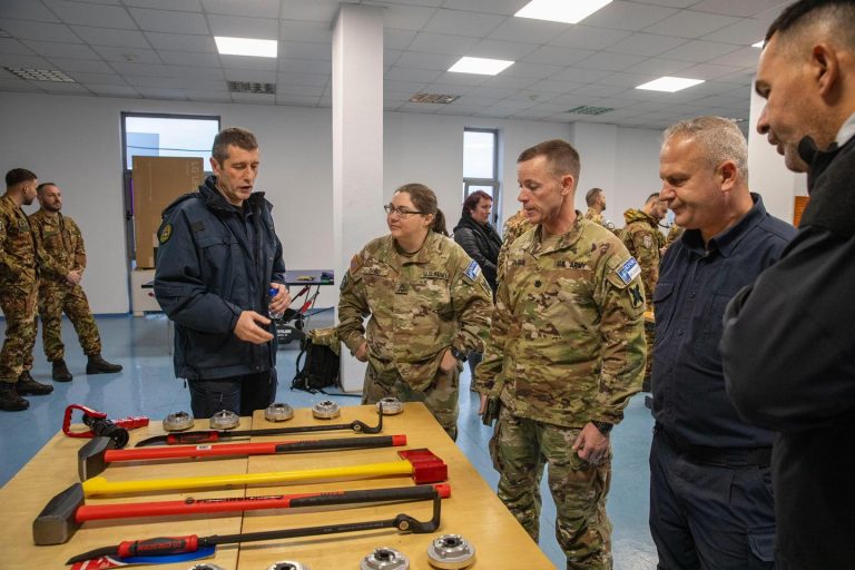 KFOR-i i dhuron pajisje zjarrfikësve të Komunës së Prishtinës