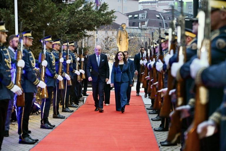 Osmani pas takimit me homologun hungarez, kërkon heqjen e masave nga BE