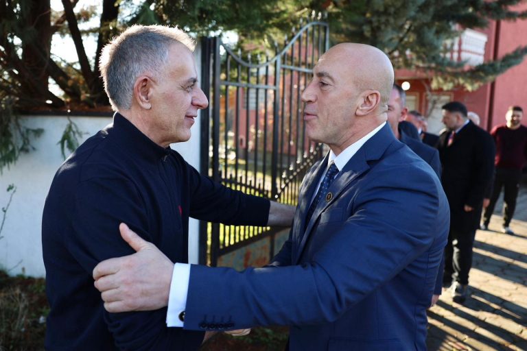 Ramush Haradinaj takon Isni Kilajn, e uron për lirimin