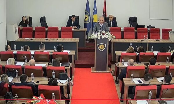 Betohet Bali Muharremaj, premton qeverisje me besnikëri e ndershmëri