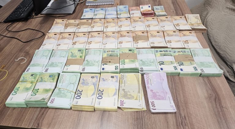 Dogana sekuestron mbi 295 mijë euro të padeklaruara në Han të Elezit