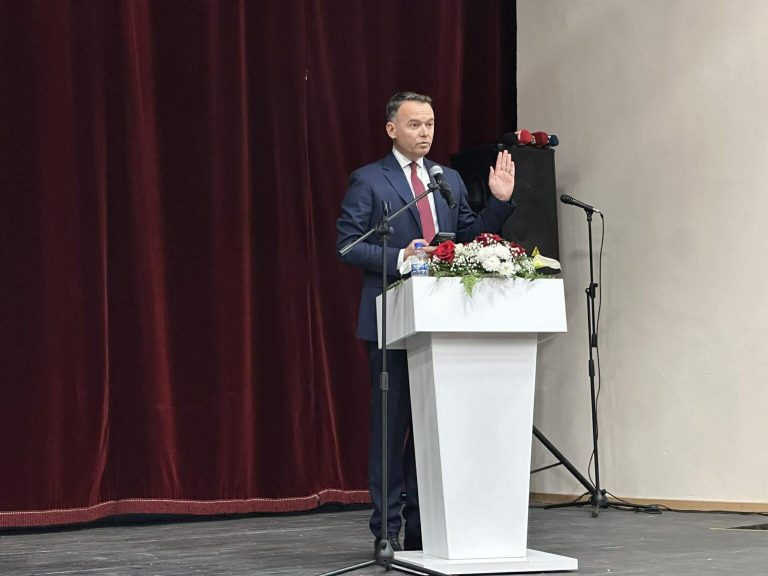 Betohet Faton Peci, merr zyrtarisht drejtimin e Mitrovicës së Jugut